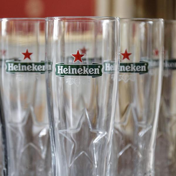 Heineken lancia Heinekicks, le scarpe con la suola fatta di birra