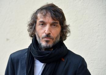 Giuseppe Cruciani risponde al blitz degli ambientalisti cacciandoli dal palco del suo spettacolo teatrale