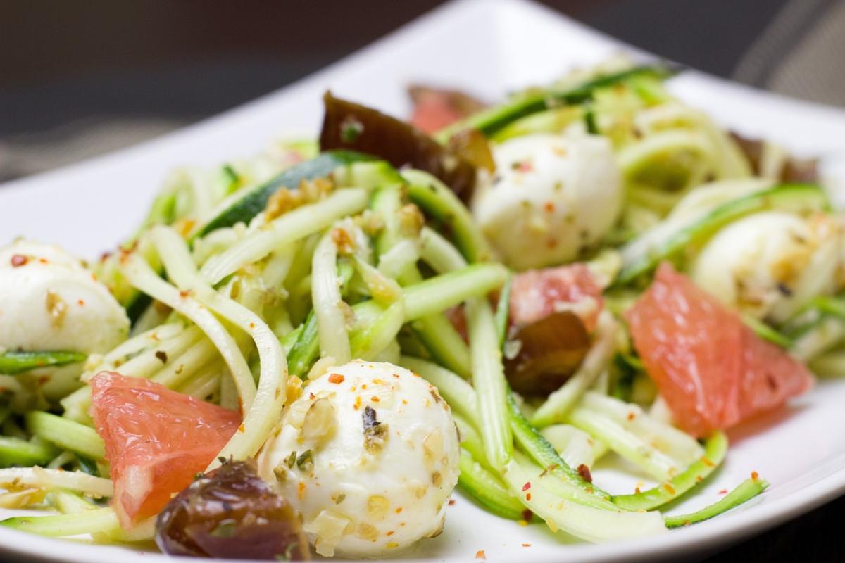 Cosa cucinare in alternativa alla pasta? Prova gli spaghetti di zucchine