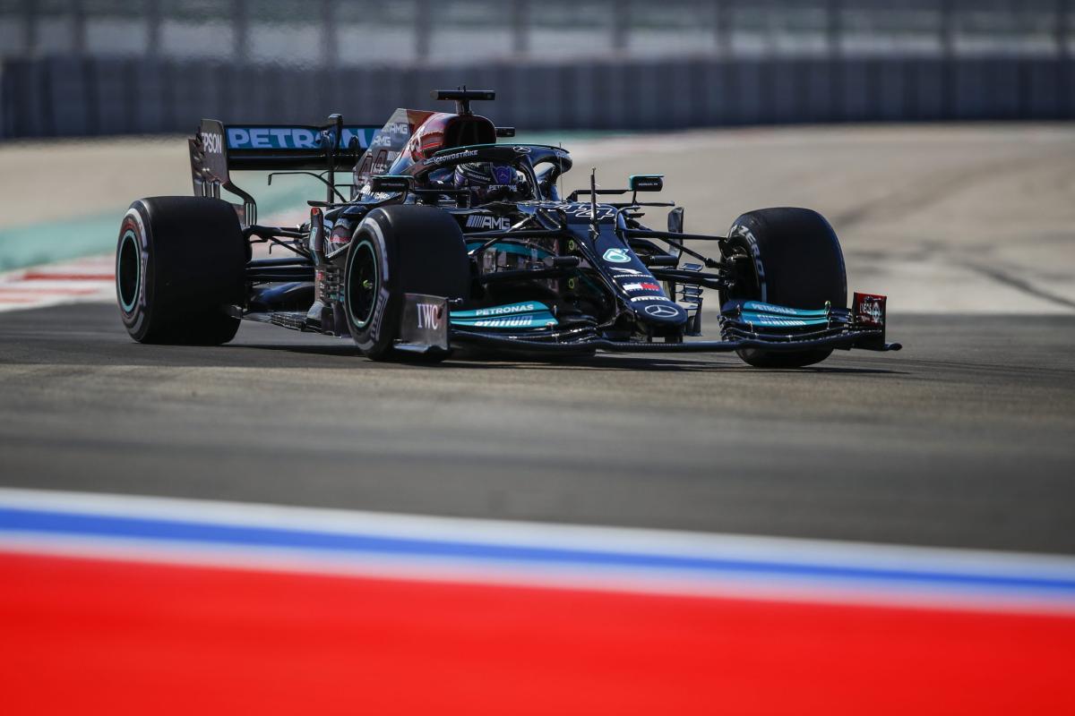 Formula 1, Lewis Hamilton preoccupato per Mercedes: “Montagna da sc…