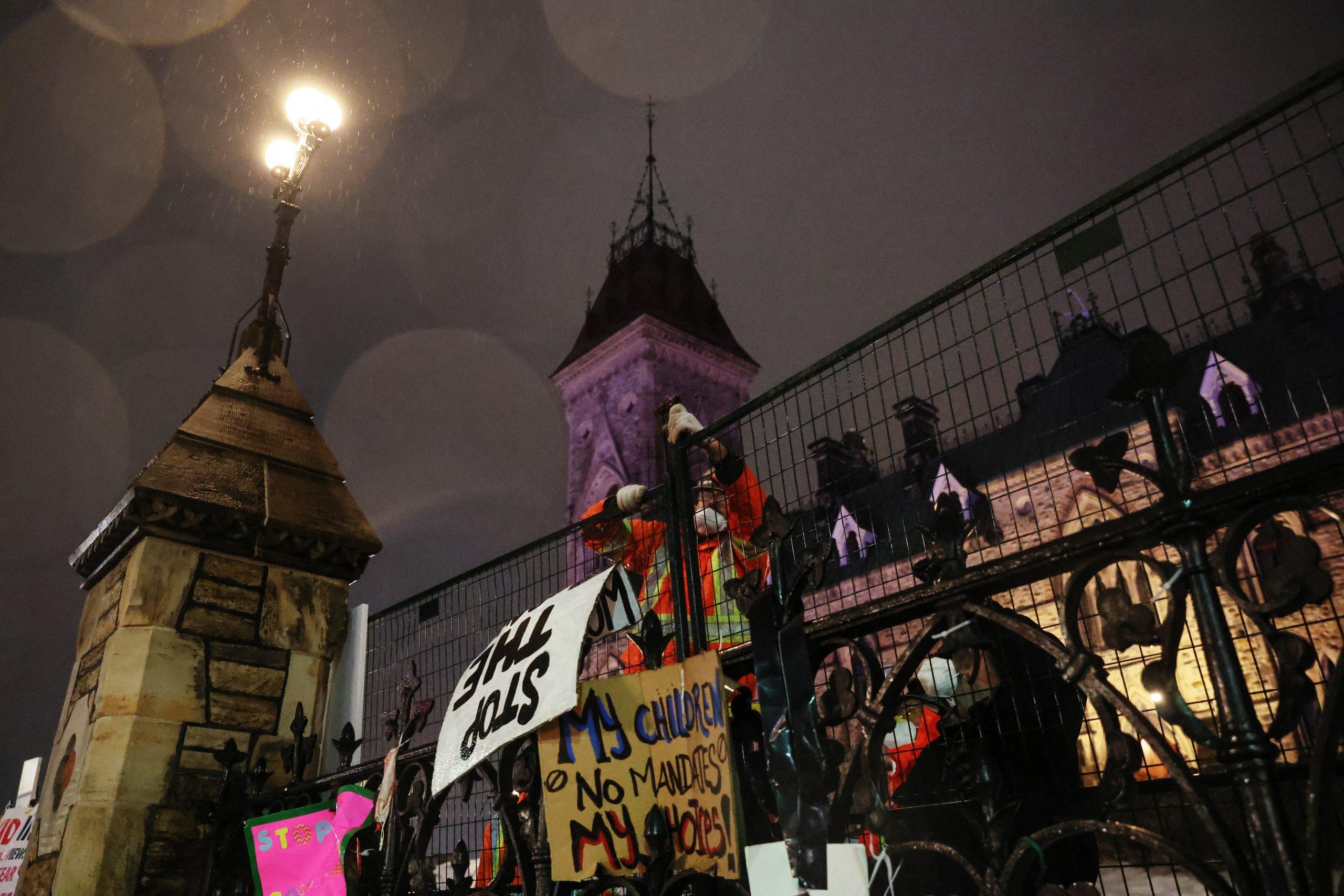 Covid: Canada, ultimatum polizia a manifestanti a Ottawa