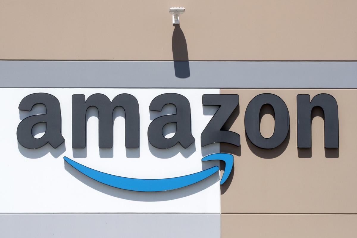 La California fa causa ad Amazon: “Costringe i rivenditori a tenere…