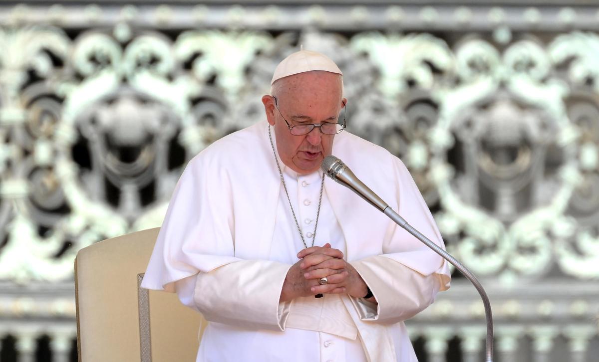 Papa Francesco incontra 200 artisti nella Cappella Sistina: “Interp…