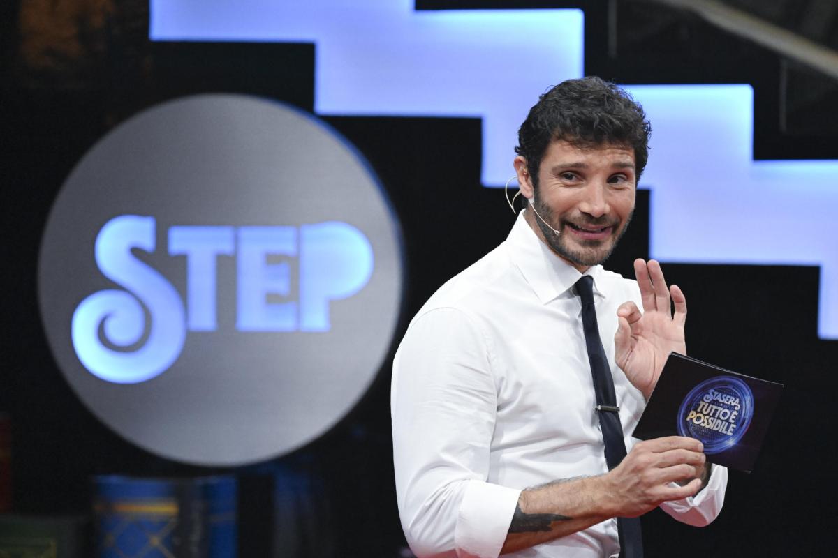 Stefano De Martino pronto a “soffiare” il posto ad Amadeus: “Vuole condurre Affari tuoi”