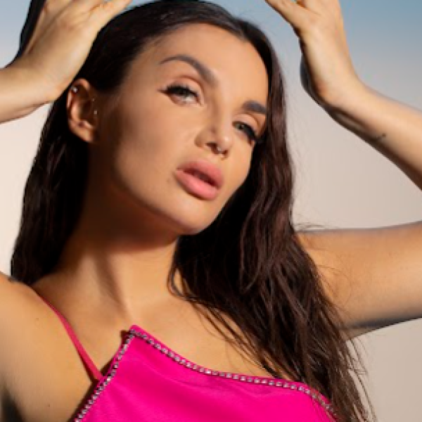 Elettra Lamborghini annuncia a sorpresa l’uscita del nuovo album: “Sono molto emozionata”