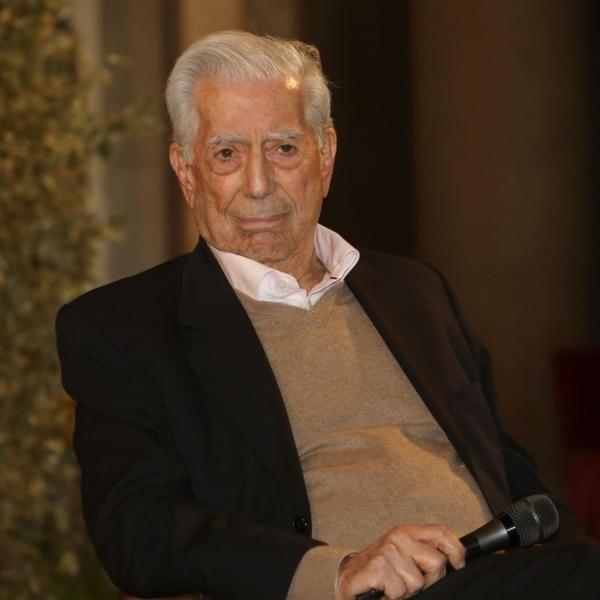 Mario Vargas Llosa: Premio Nobel a Catania riceve l’elefante d’argento