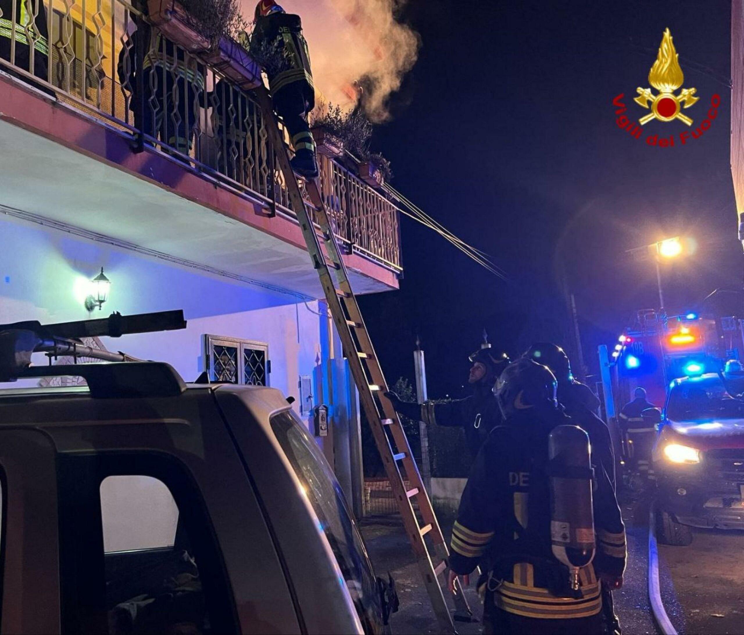 Cagliari, incendio a Quartu nel pomeriggio: ricoverata una 70enne in gravi condizioni