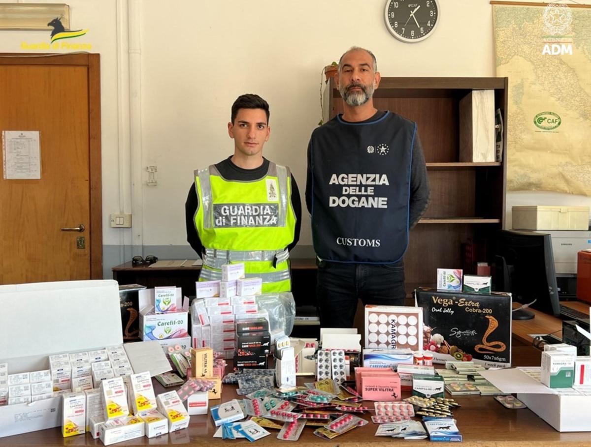 Farmaci provenienti dall’India, scattata la maxi operazione ad Ancona: sequestrate 2 milioni di dosi illegali per la disfunzione erettile