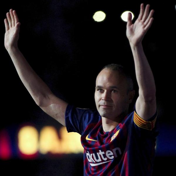 Iniesta si ritira: la carriera di un campione senza tempo tra vittorie e trofei