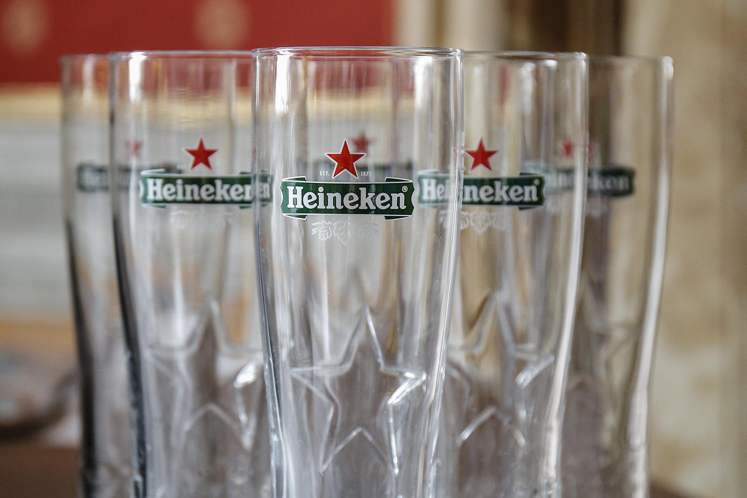 Heineken lancia Heinekicks, le scarpe con la suola fatta di birra