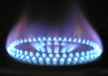 Gas, bolletta in calo a novembre ma rispetto al 2020 è +56,2%