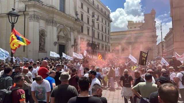 Taxi Roma, manifestazione contro la multinazionale Uber e non solo