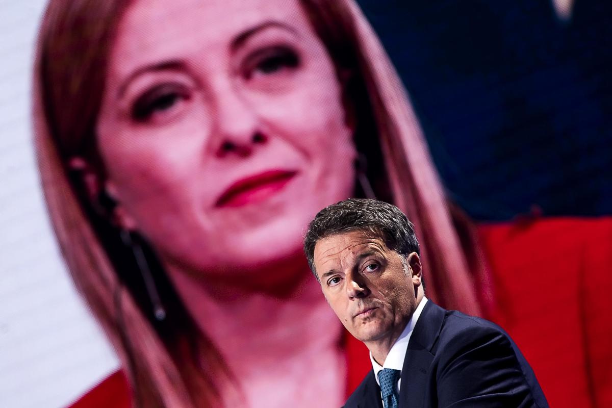 Europee 2024, Renzi all’attacco di Meloni per la vicinanza a Vox e Le Pen: “Avrebbe dovuto ‘berlusconizzarsi'”