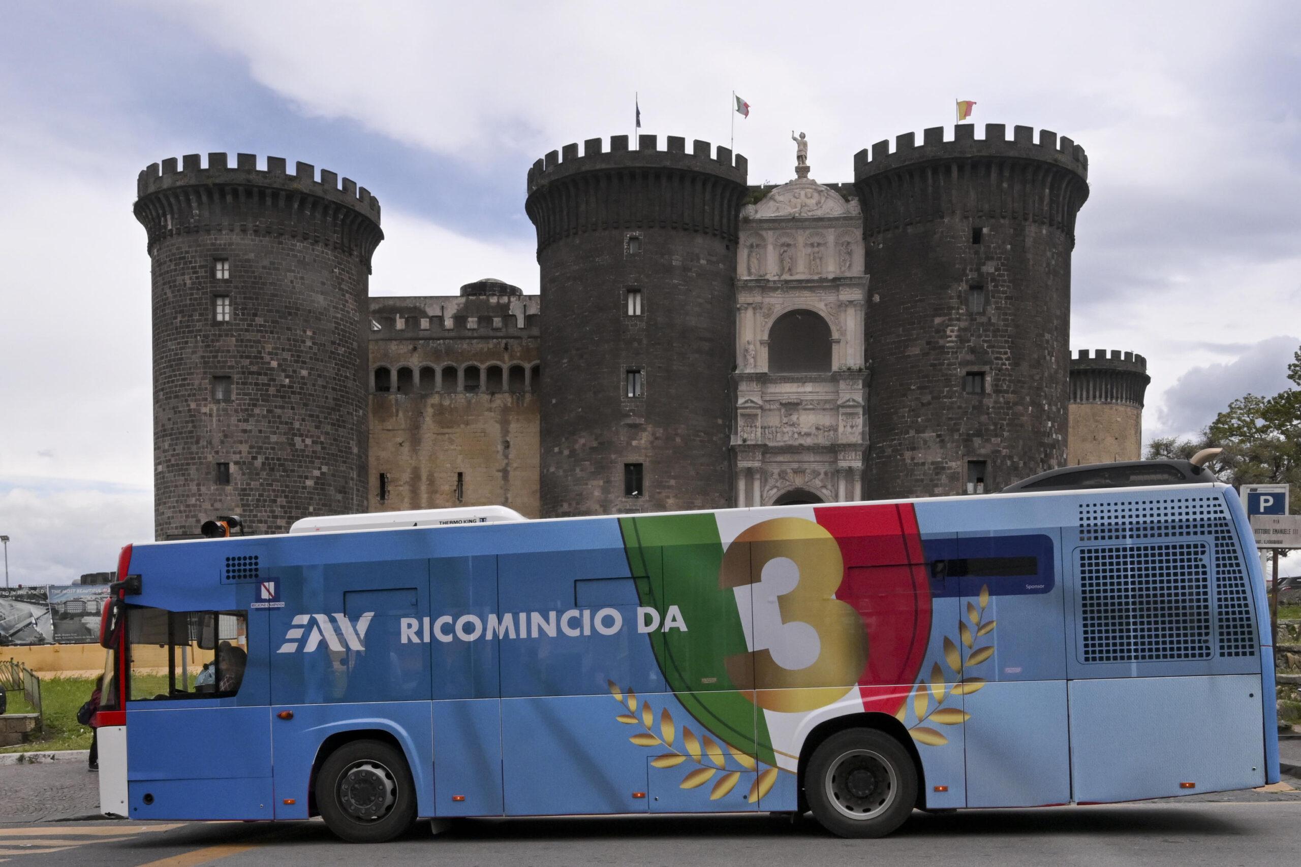 Napoli, autista di bus salva 70 persone da dirottamento da parte di passeggero