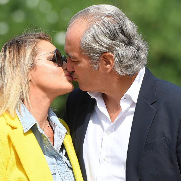 Simona Ventura e il matrimonio da sogno oggi a Rimini con Giovanni Terzi: invitati, outfit e torta nuziale