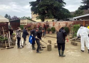 La premier Meloni nel ravennate: selfie e video con la popolazione colpita | VIDEO