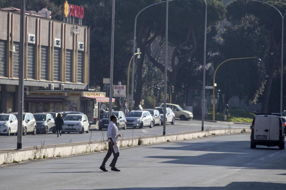 Roma, incedente mortale per una donna: investita mentre era sulle s…