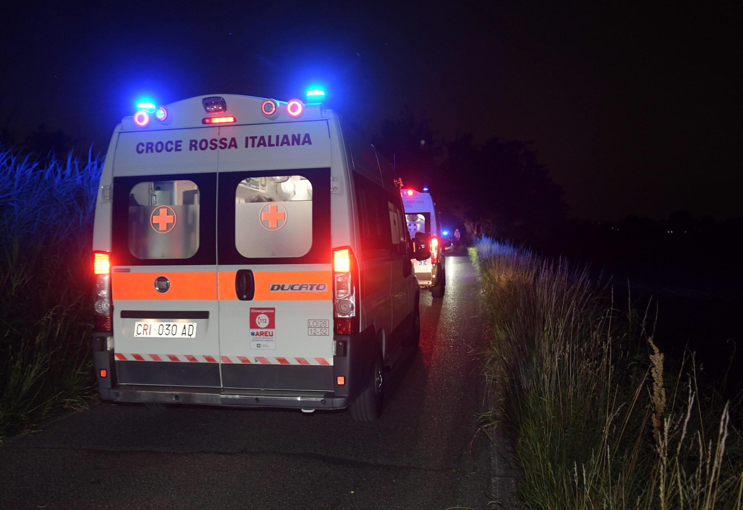 Roma, incidente a Tor Bella Monaca: monopattino si scontra con un’auto, morto 24enne