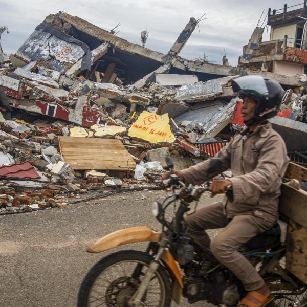 Terremoto Indonesia, la terra oggi trema ancora a Sulawesi, scossa di magnitudo 6