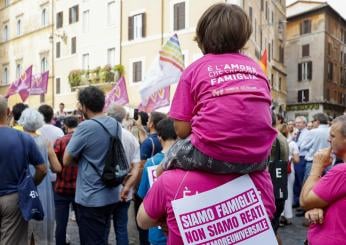 Trento, riconosciuta adozione a coppia omogenitoriale: “Cambiamento ancora lontano”