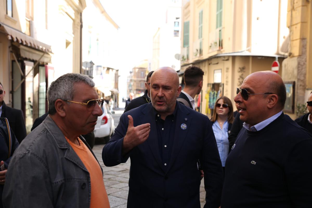 Elezioni Europee 2024, Bandecchi esalta la Calabria: “Gente incredibile come Nino Cento che batte l’ndrangheta dà forza ad Alternativa Popolare e noi a loro. Faremo grandi cose” |VIDEO E FOTO