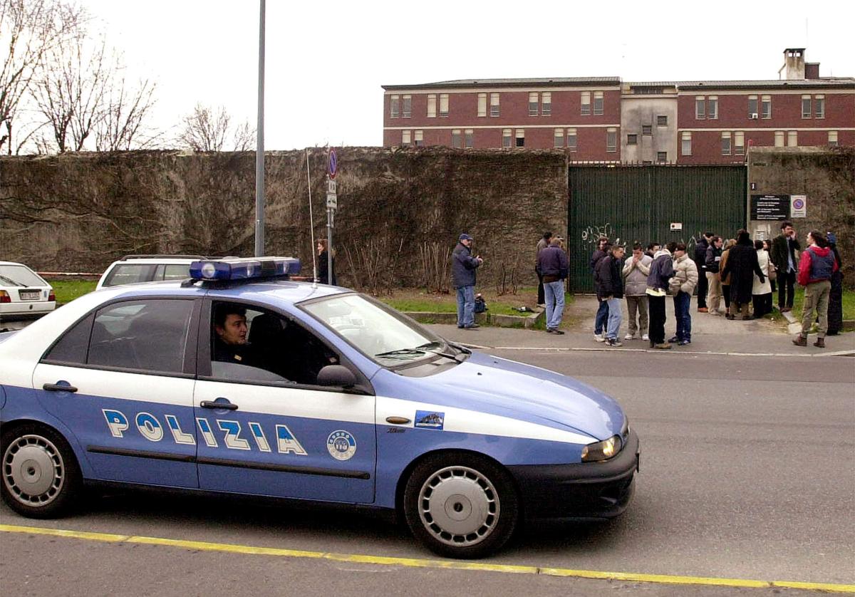 Milano, catturati due degli evasi del Beccaria. Fiamme nelle celle,…