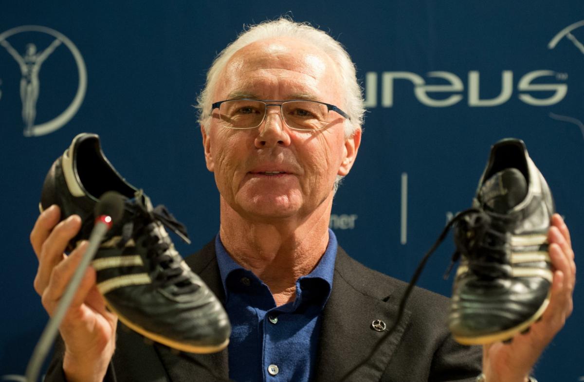 La morte di Franz Beckenbauer, il cordoglio dal mondo. Rummenigge: “In tutti i suoi ruoli è stato unico”