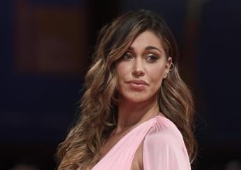 Belen dimentica Stefano De Martino e si rilassa in vacanza con la famiglia