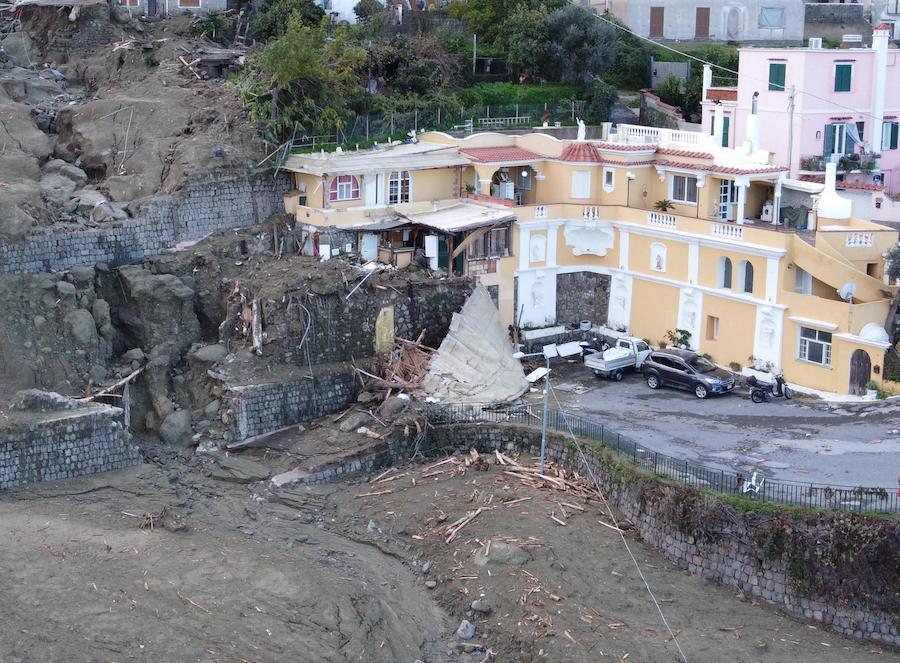 Tragedia a Ischia, identificate 8 vittime, ancora 4 i dispersi. Commissario Legnini: “Non costruiremo dove c’è rischio”