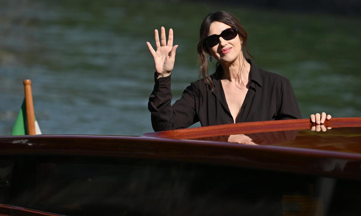 Tim Burton e Monica Bellucci avvistati insieme per le vie di Parigi…