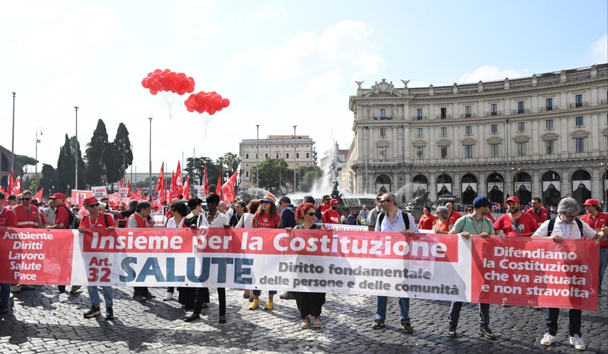 CGIL in piazza per la sanità, Landini: “Oggi è solo l’inizio di una…