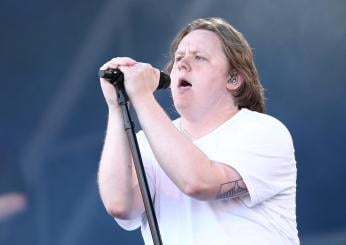 Lewis Capaldi, la malattia si aggrava. Annullati i concerti: “Torne…