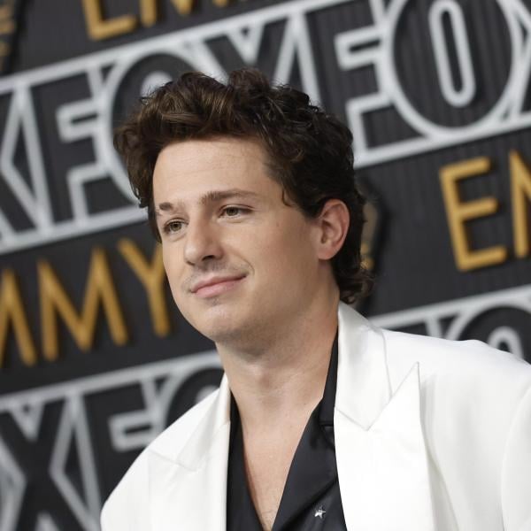 Charlie Puth si è sposato con la fidanzata Brooke Sansone: “Sei sempre stata tu”