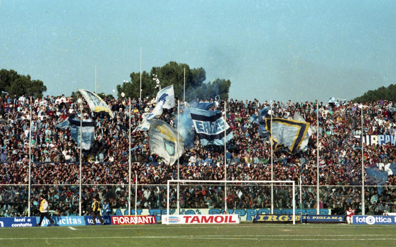 Tifosi della Lazio fermati in Olanda e detenuti negli alberghi, Procaccini (FdI): “Un comportamento da stigmatizzare”