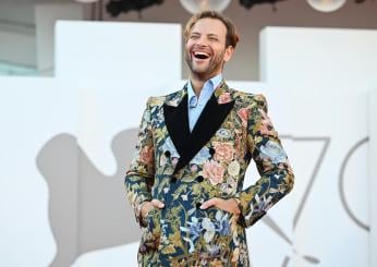 Alessandro Borghi ha la Sindrome di Tourette: “È bellissimo sapere che non c’è una cura a una cosa che hai”