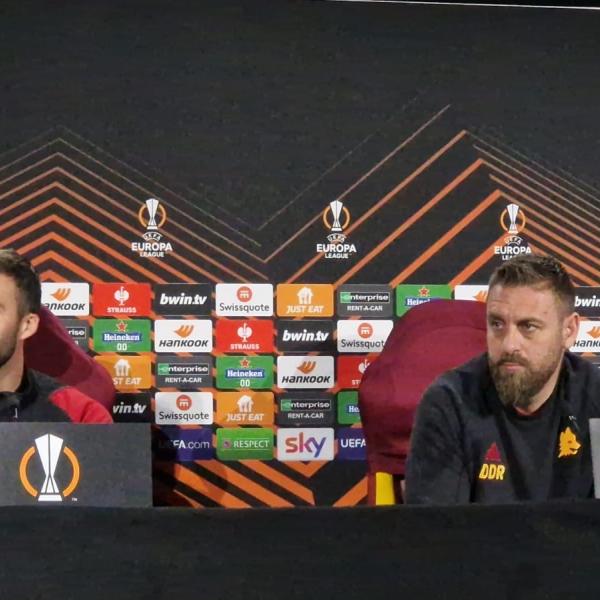 Roma – Feyenoord conferenza stampa De Rossi: “Dobbiamo passare con o senza i gol di Lukaku e Dybala”, Cristante “Suo arrivo decisione giusta”  | VIDEO