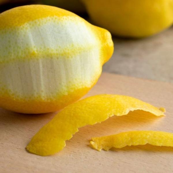 Quali sono i benefici della buccia di limone, a cosa serve e come assumerla