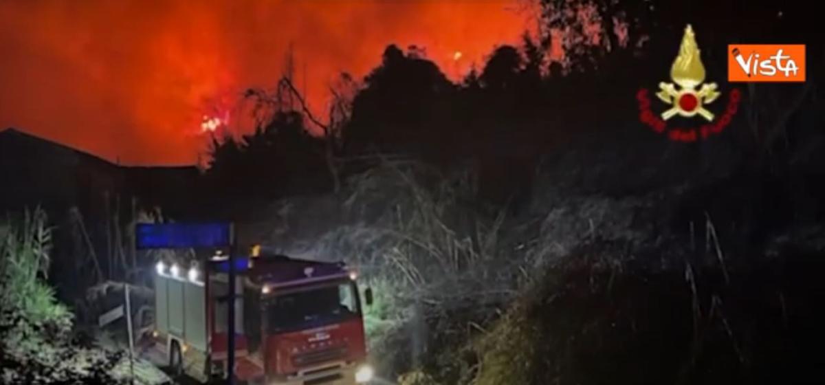 Incendio Versilia, oltre 1000 gli evacuati. Gli ultimi aggiornamenti