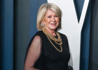 Martha Stewart posa per la copertina di Sports Illustrated a 81 anni | FOTO