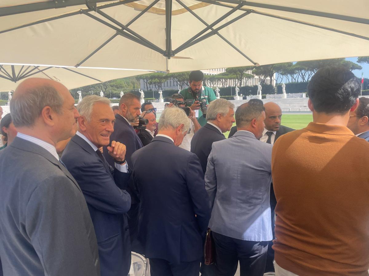 Tajani e Abodi alla premiazione dello scudetto libico, ma giocatori e dirigenti se ne vanno. Gaffe del vice-Premier? Ecco cosa è successo |VIDEO