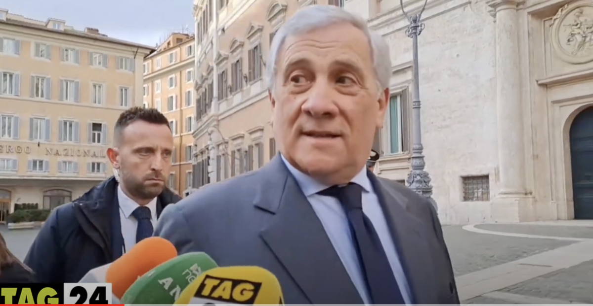 Navalny, Tajani scocca una freccia contro il Cremlino: “Evidentemente dà fastidio anche da morto”. E sull’estradizione… | VIDEO