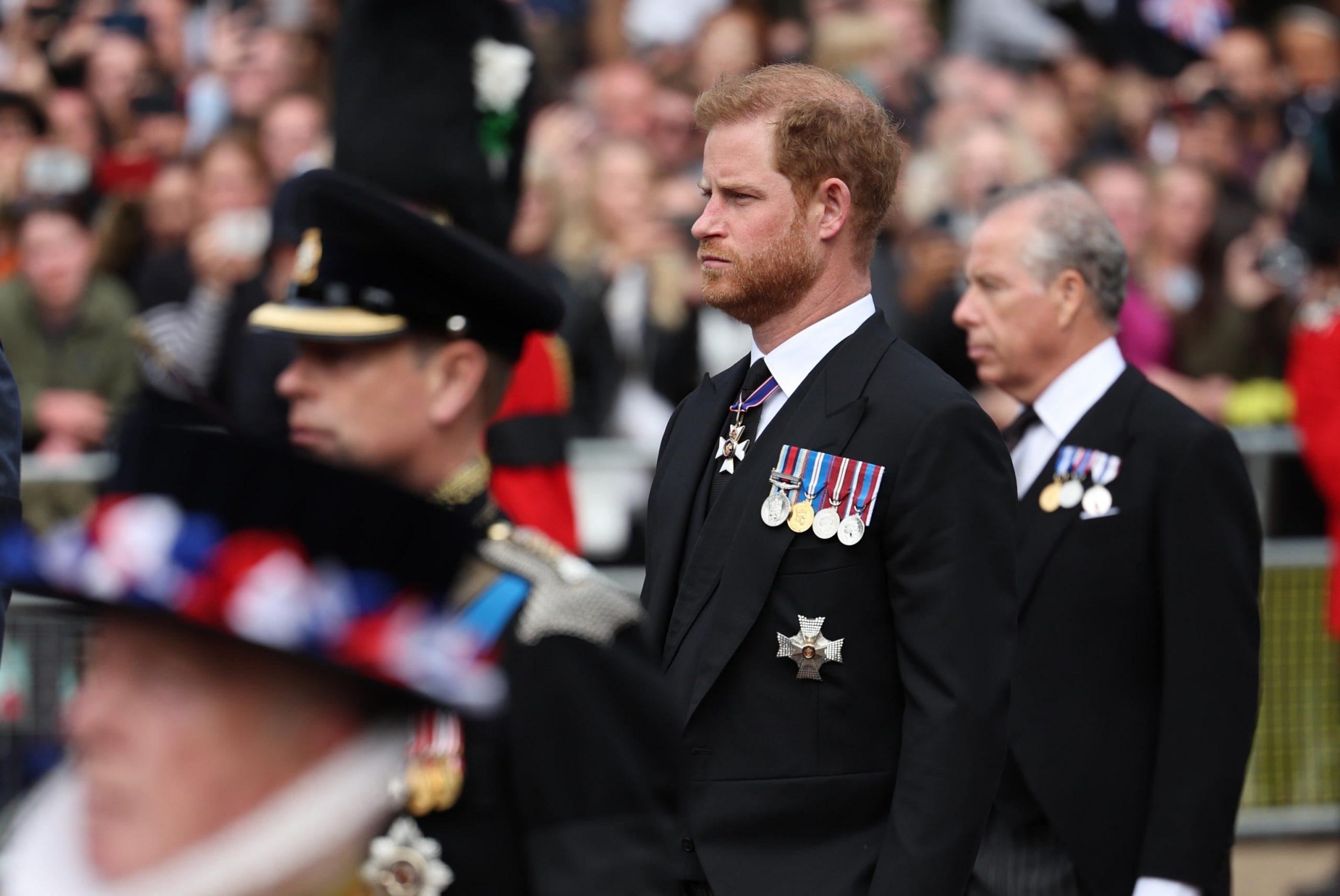 Funerali Regina Elisabetta II, Harry ha cantato l’inno per il Re?