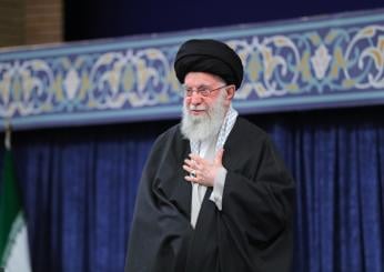 Guerra in Libano, l’ayatollah Khamenei contro Israele: “Se serve l’Iran colpirà ancora”. Nuovi bombardamenti su Beirut | FOTO E VIDEO