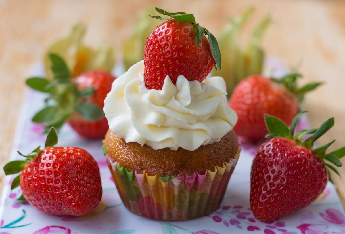 Sanno di primavera: ecco i muffin con fragole fresche