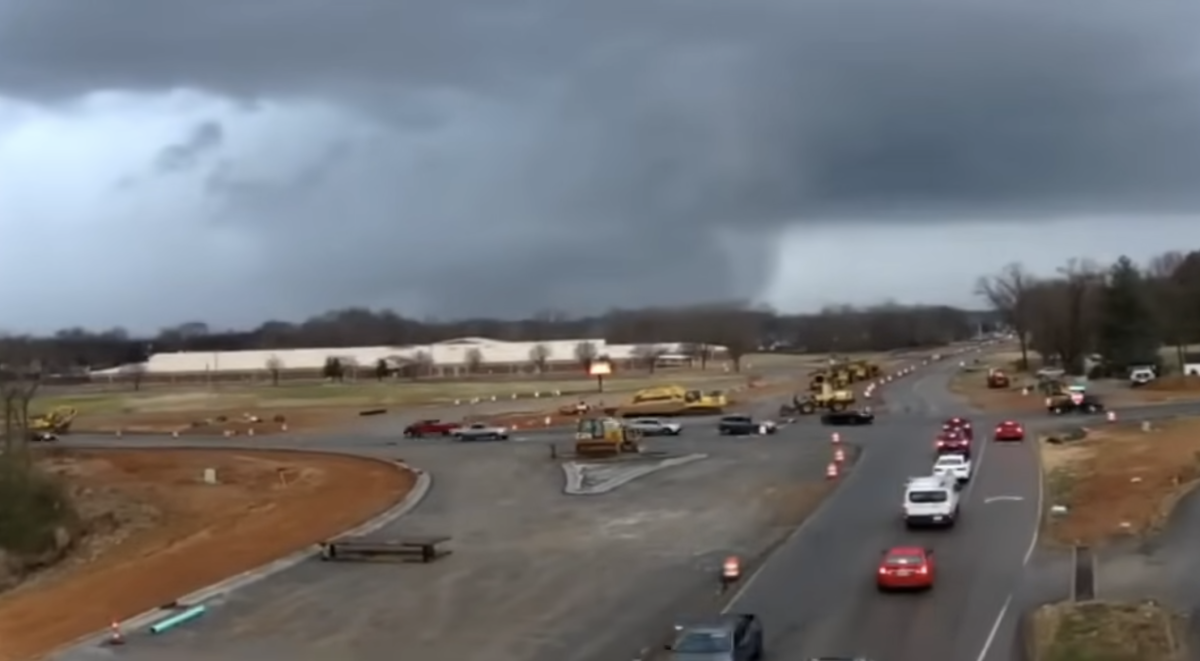 Usa, devastante tornado nel Tennessee: almeno sei morti, tra cui un…