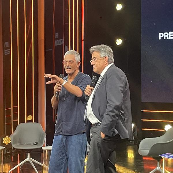 Fiorello torna a Via Asiago per il premio Radio Rai: “Ormai qui ho il daspo, senza Viva Rai 2 riposeranno” | VIDEO