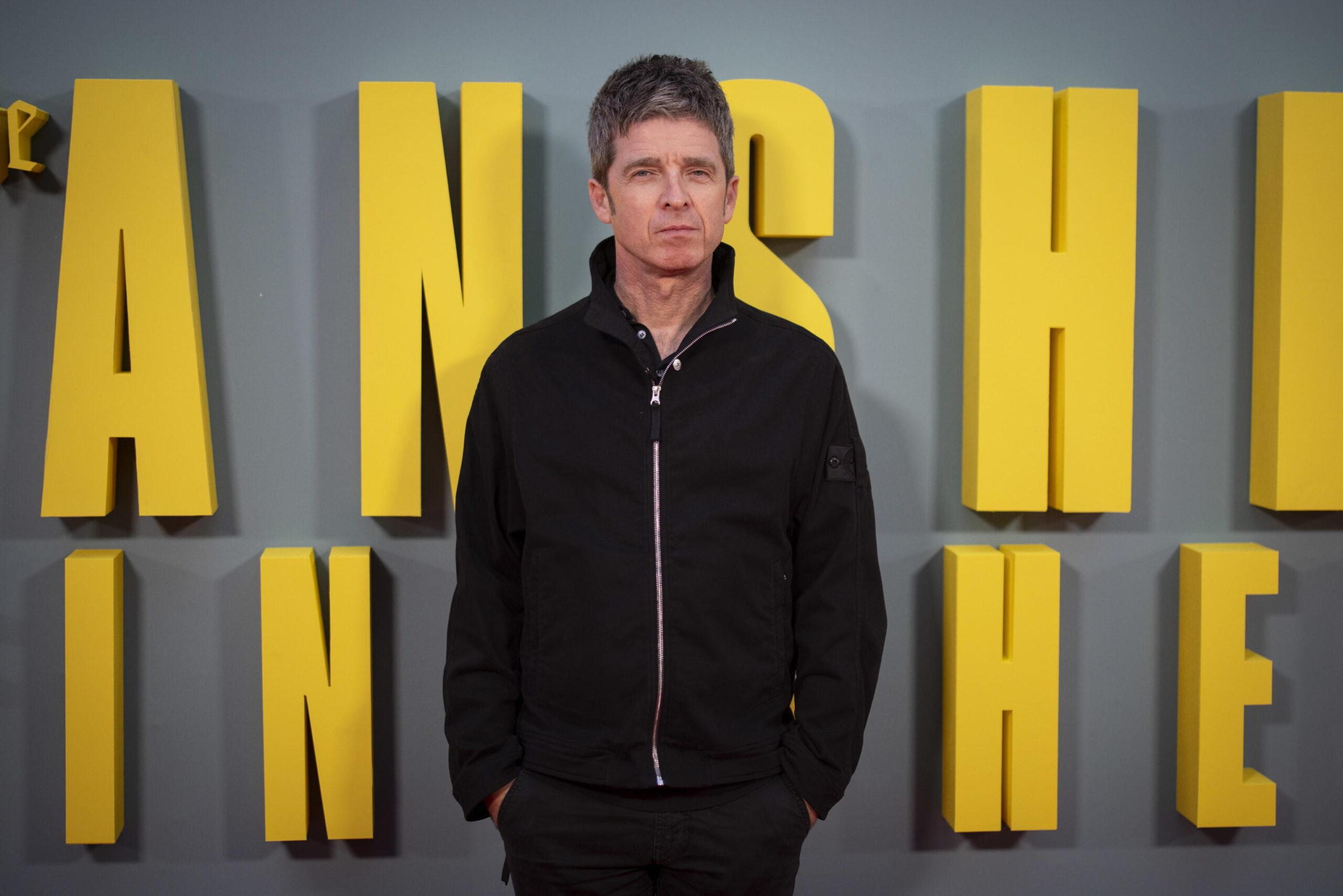 Noel Gallagher pubblica il nuovo singolo e la title track del nuovo album “Council Skies”