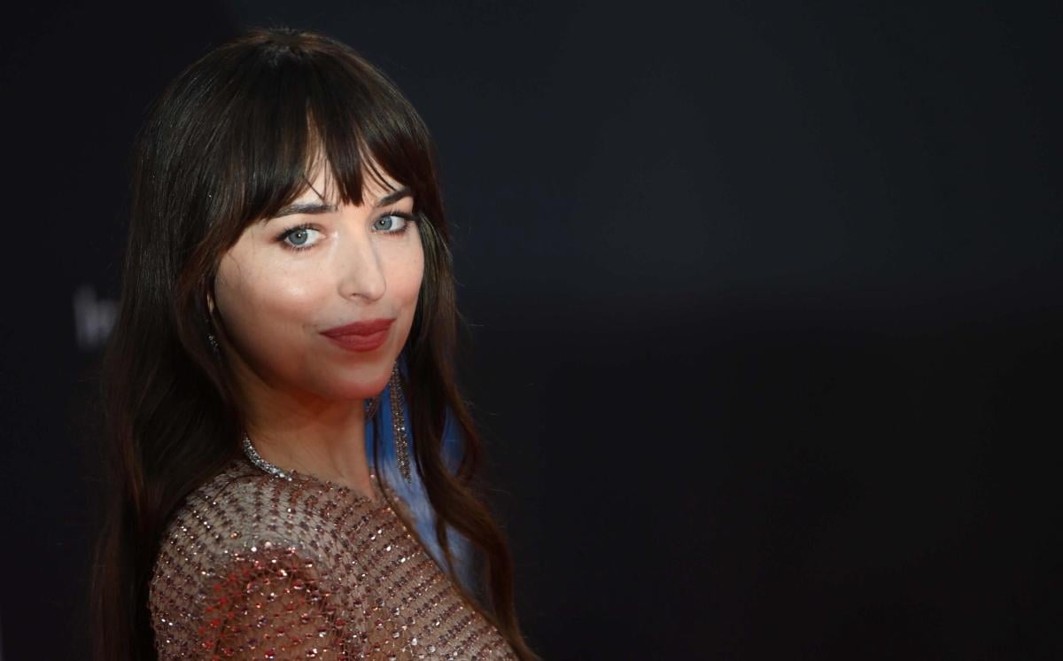 Dakota Johnson prima fan di Chris Martin al concerto dei Coldplay a…