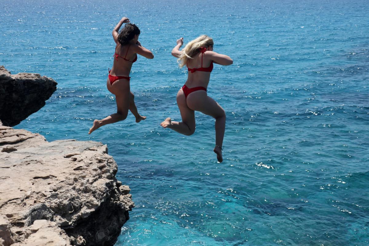 Sardegna, tragedia in acqua: turista romana perde la vita