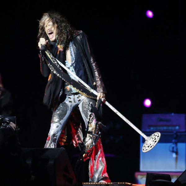 Come sta Steven Tyler e perché gli Aerosmith hanno rimandato il tour?